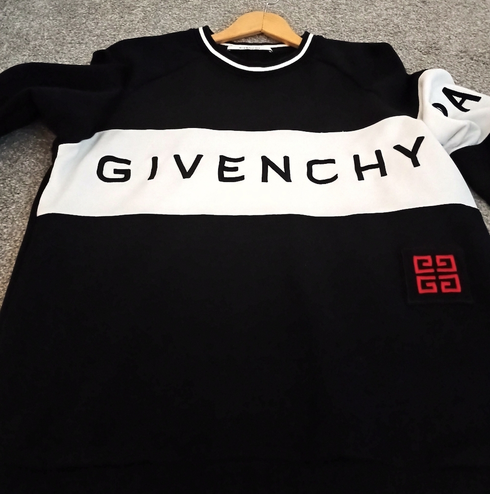 Givenchy Monochrome Logo Sweatshirt